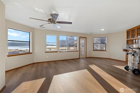 651 SE Bayshore Oak Harbor WA 98277