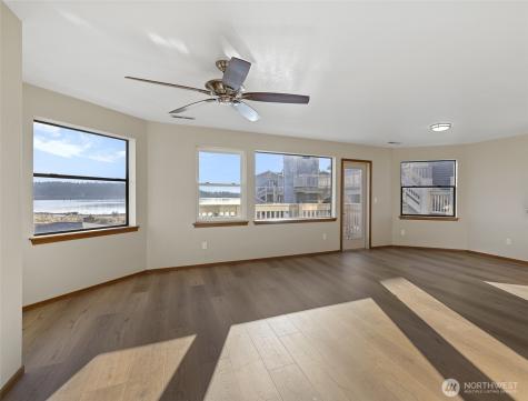 651 SE Bayshore Oak Harbor WA 98277
