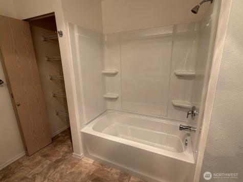 23512 55 Avenue S Kent WA 98032