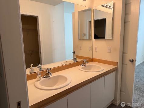 23512 55 Avenue S Kent WA 98032