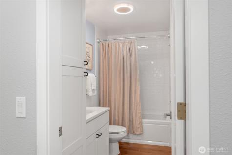 275 W Roy Street Seattle WA 98119