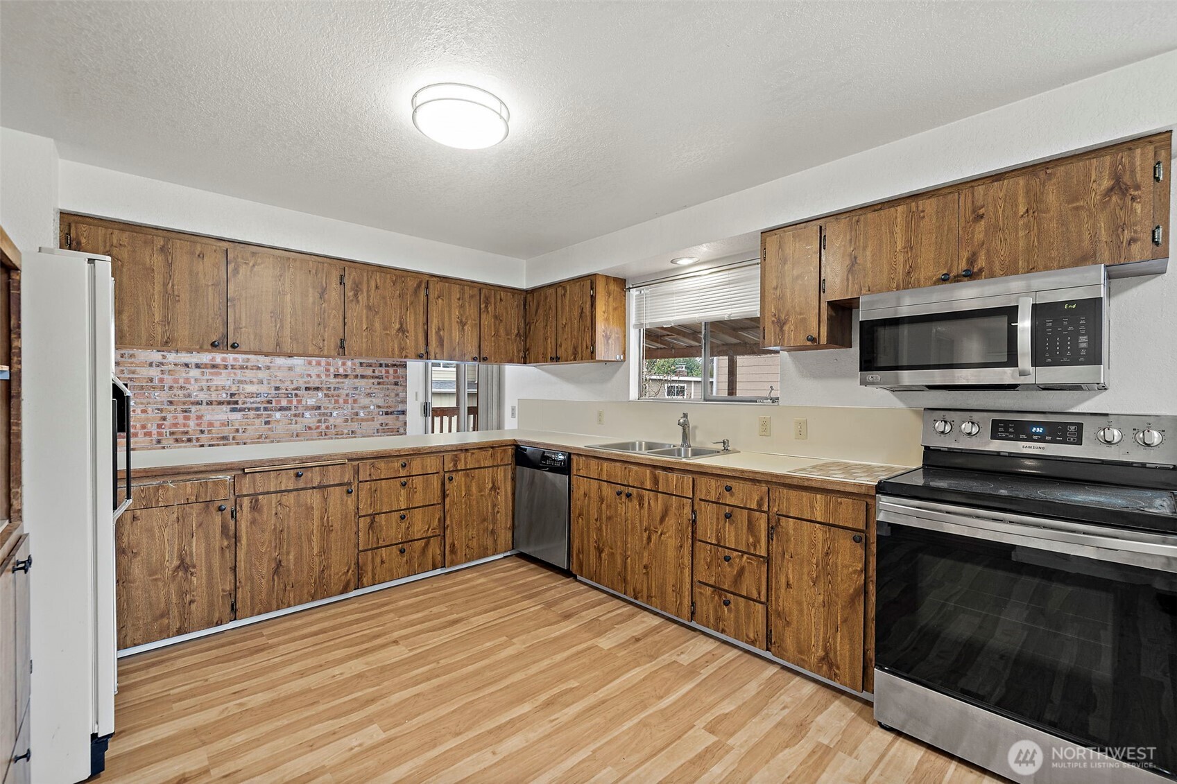 2612 204th Street SW Street SW Lynnwood WA 98036
