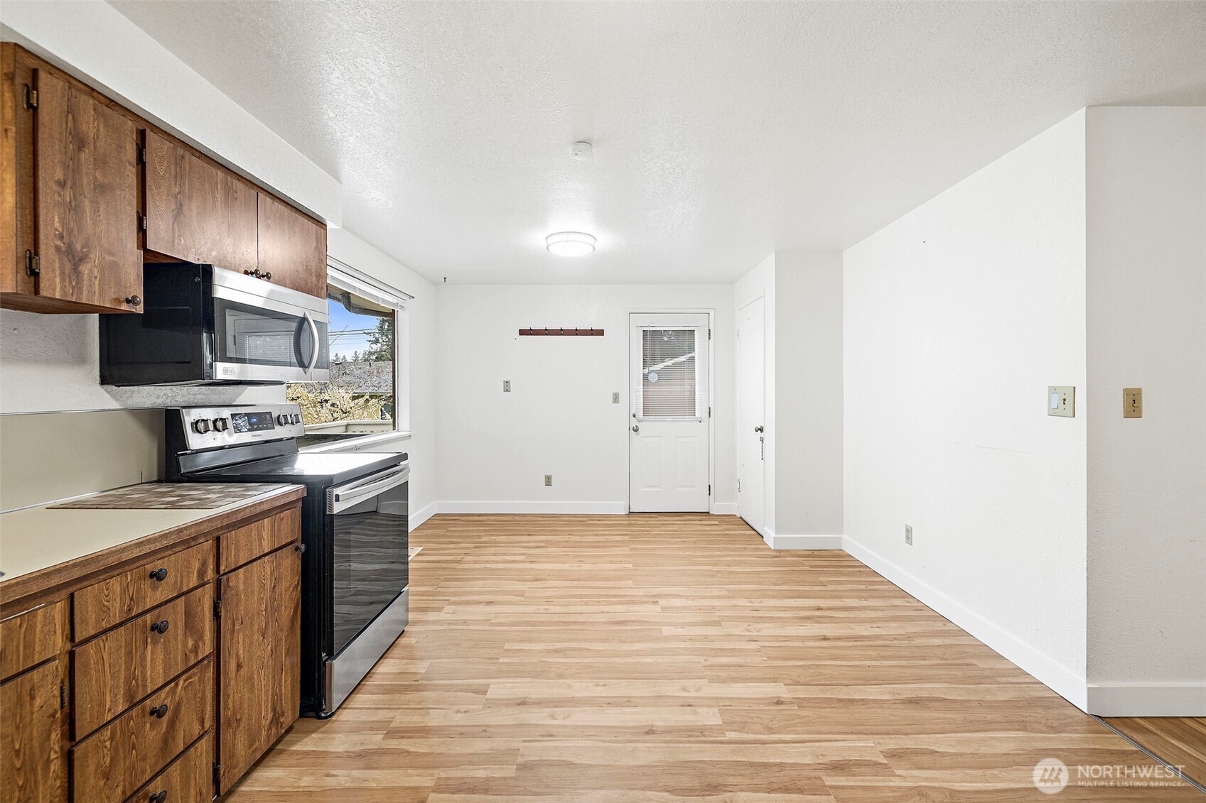 2612 204th Street SW Street SW Lynnwood WA 98036