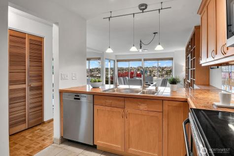 1964 26th Avenue W Seattle WA 98199
