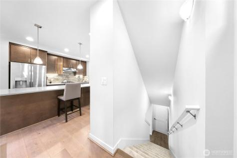 6546 32nd Avenue NE Seattle WA 98115