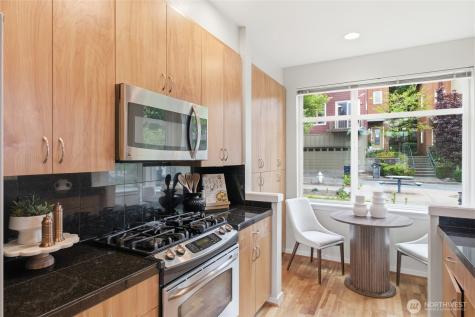134 Cougar Ridge Road NW Issaquah WA 98027