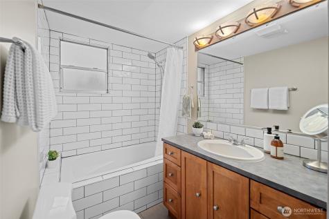 630 13th Avenue E Seattle WA 98102