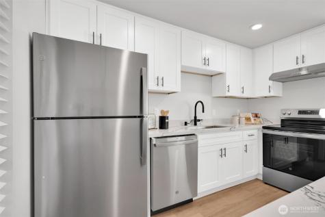 10218 NE 16th Street Bellevue WA 98004