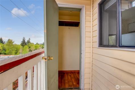 29645 18th Avenue S Federal Way WA 98003