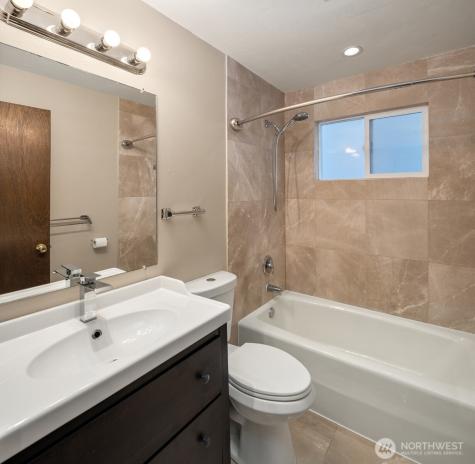 5220 21st Avenue NE Seattle WA 98105