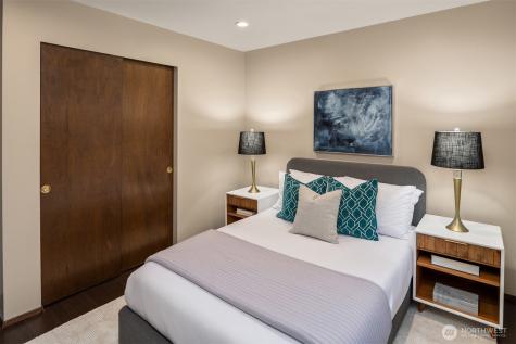 5220 21st Avenue NE Seattle WA 98105