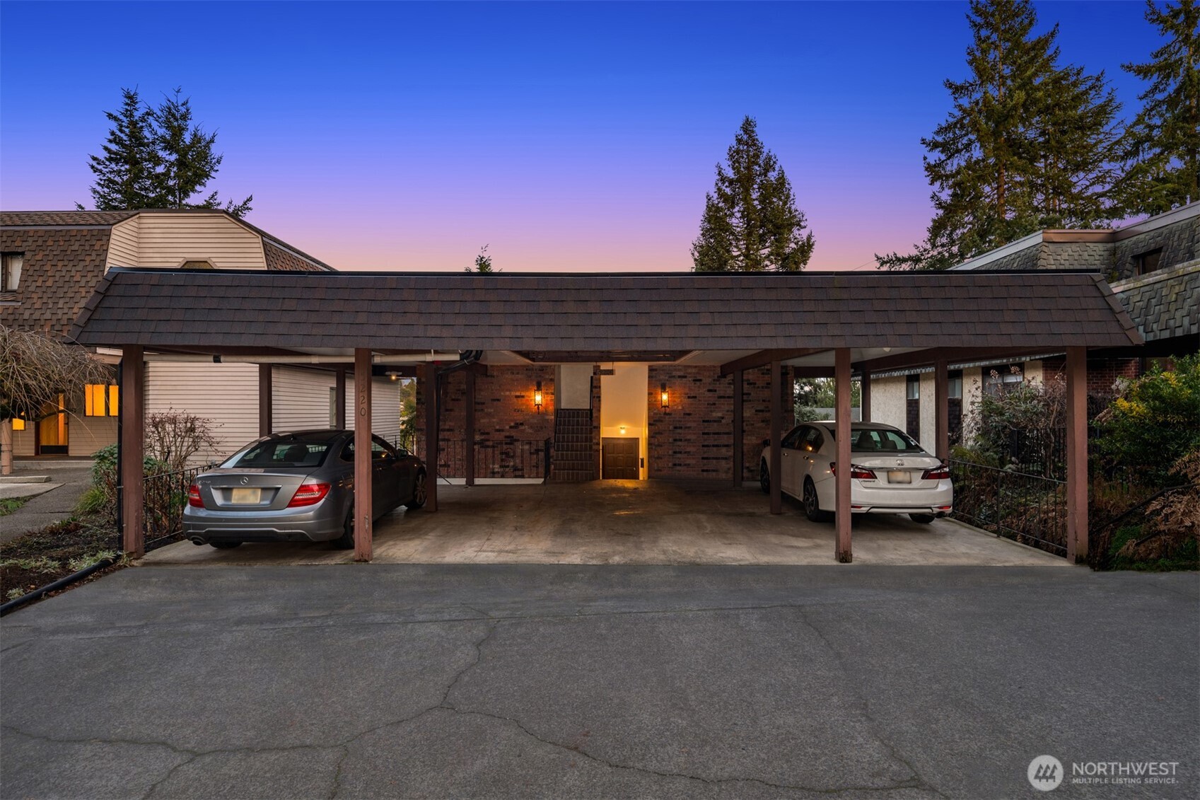 5220 21st Avenue NE Seattle WA 98105
