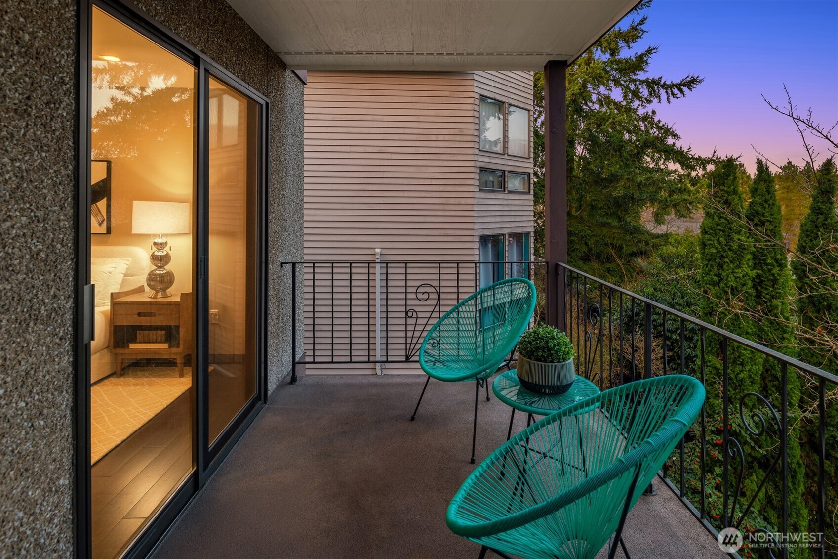 5220 21st Avenue NE Seattle WA 98105