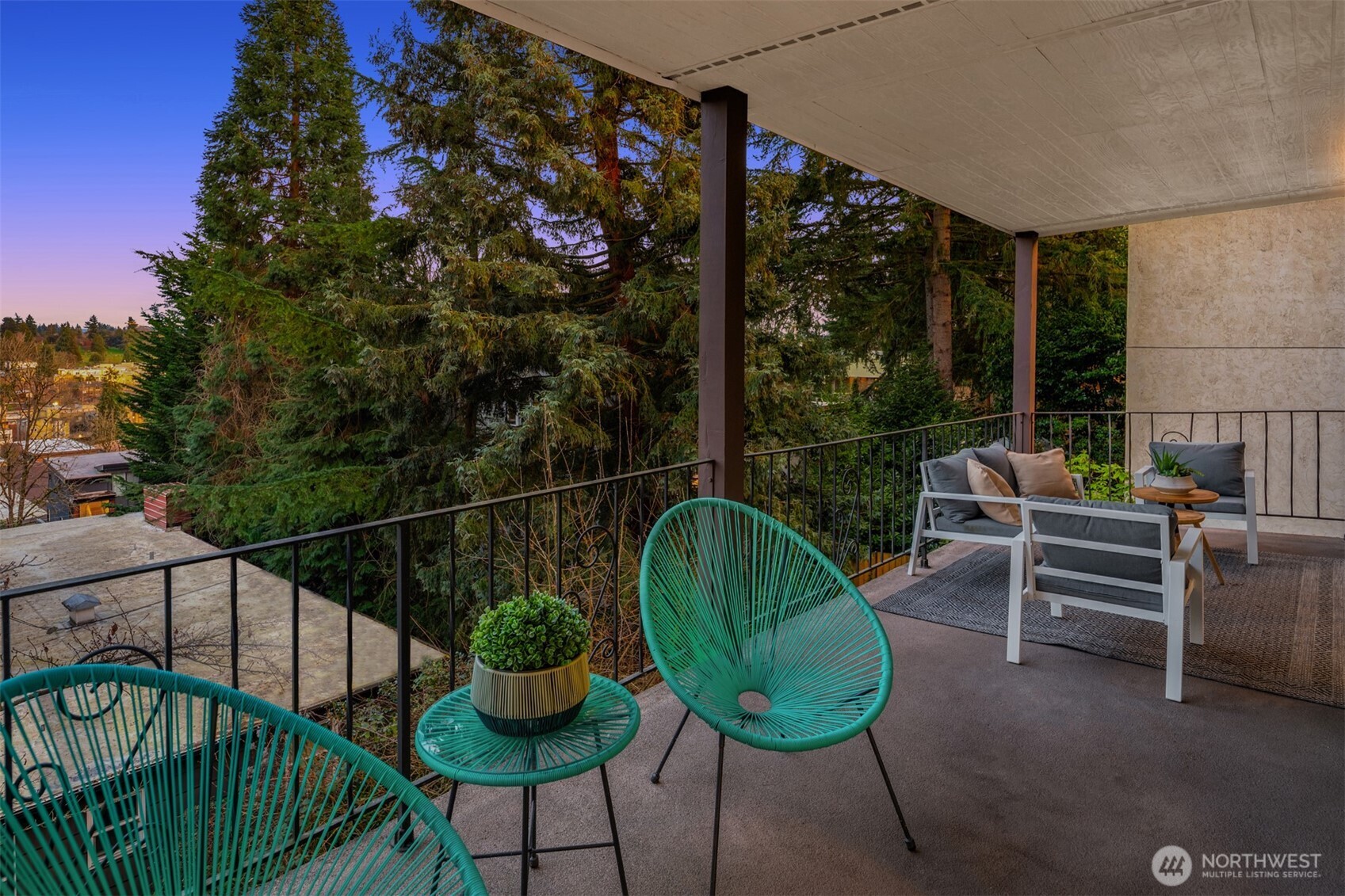 5220 21st Avenue NE Seattle WA 98105