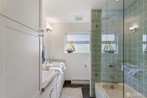 7125 Beach Drive SW Seattle WA 98136