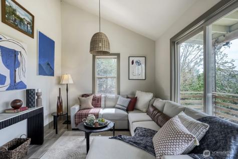 4582 22nd Avenue SW Seattle WA 98106