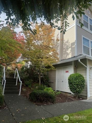 22715 43rd Avenue S Kent WA 98032