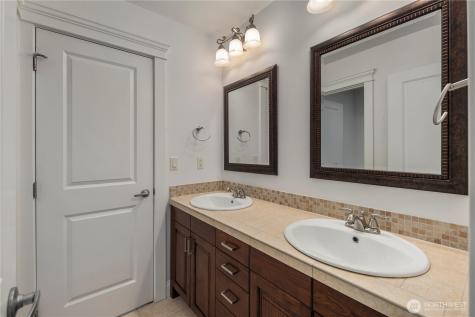 10407 NE 17th Street Bellevue WA 98004