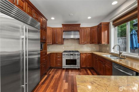 10407 NE 17th Street Bellevue WA 98004