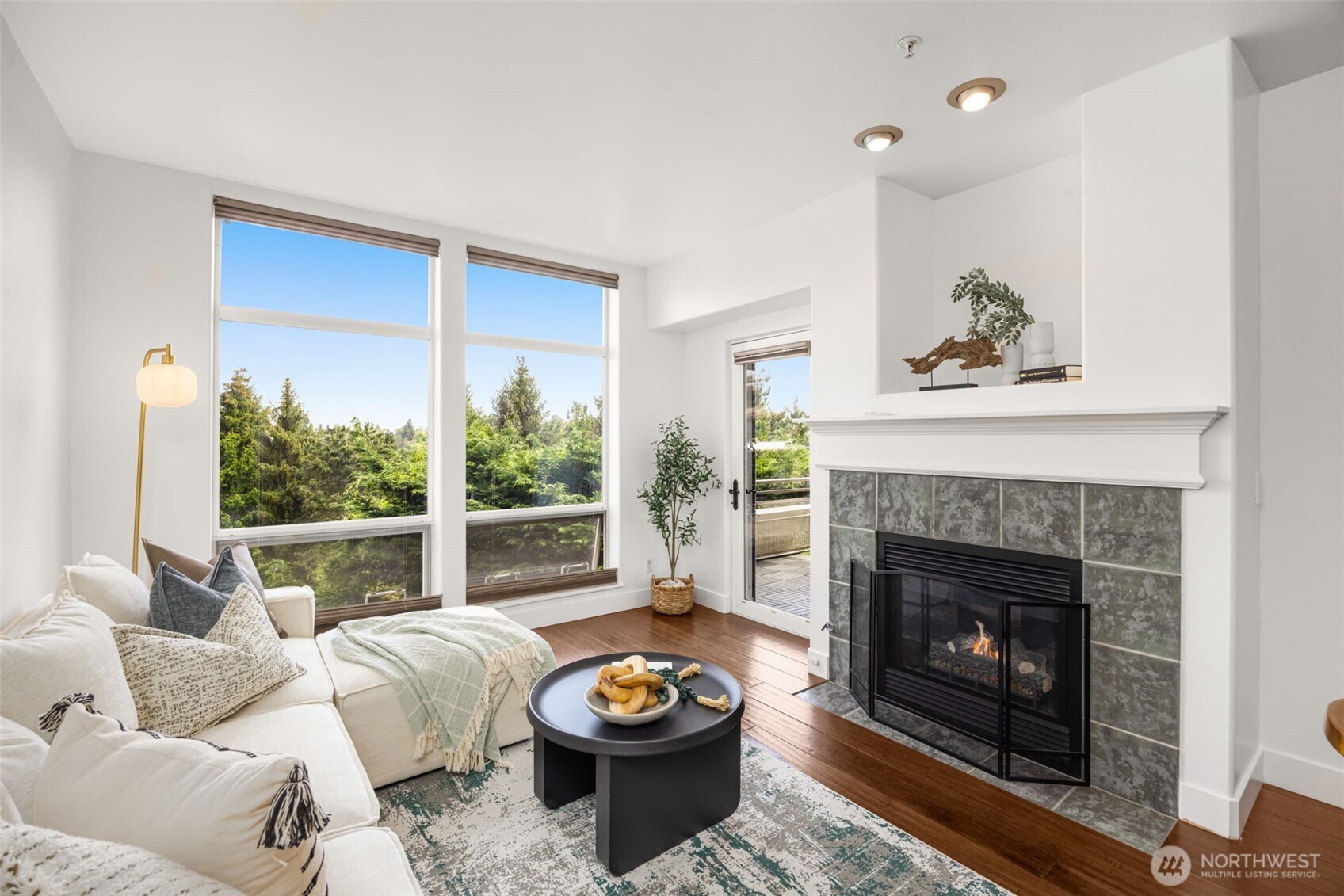 3221 SW Avalon Way Seattle WA 98126