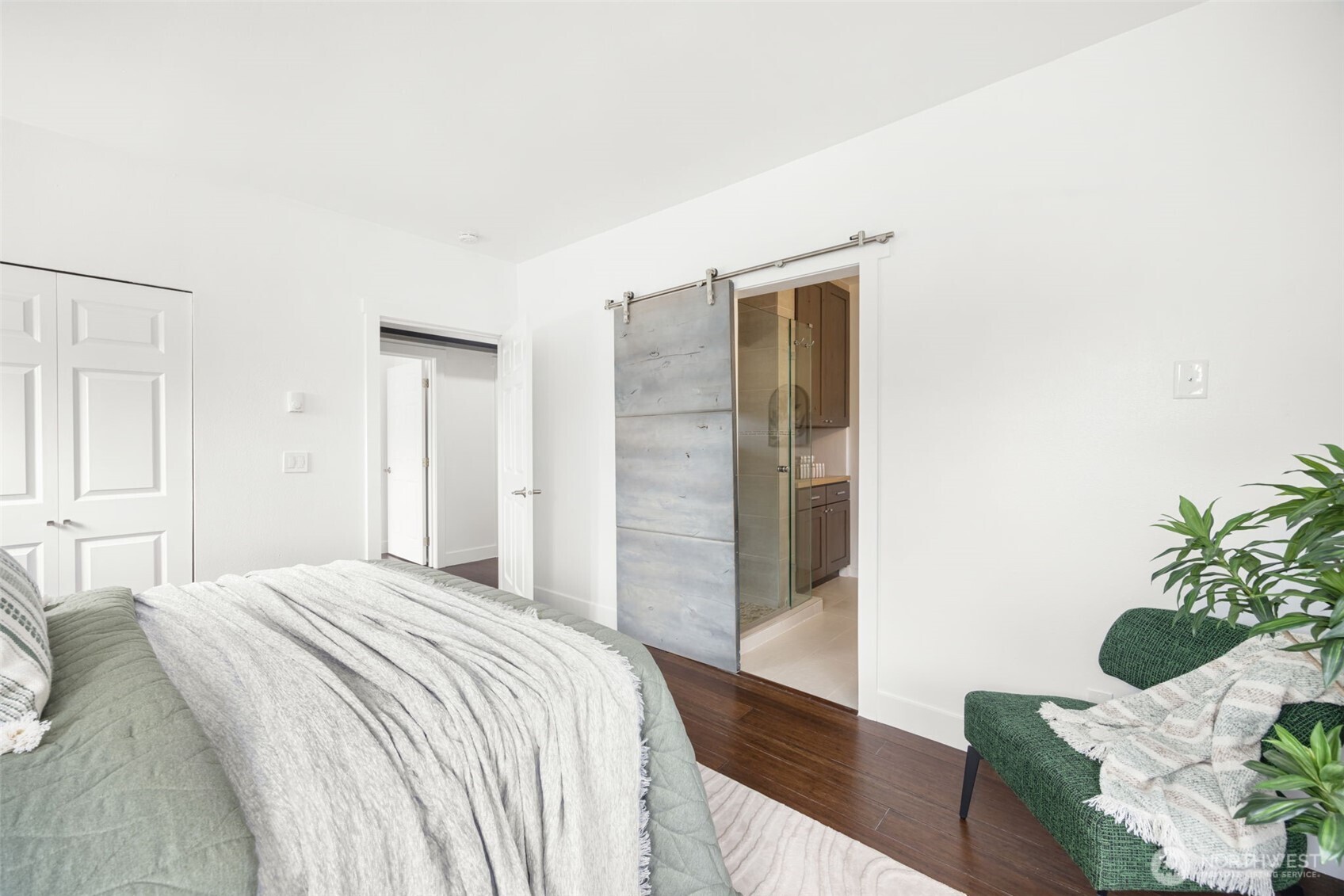 3221 SW Avalon Way Seattle WA 98126