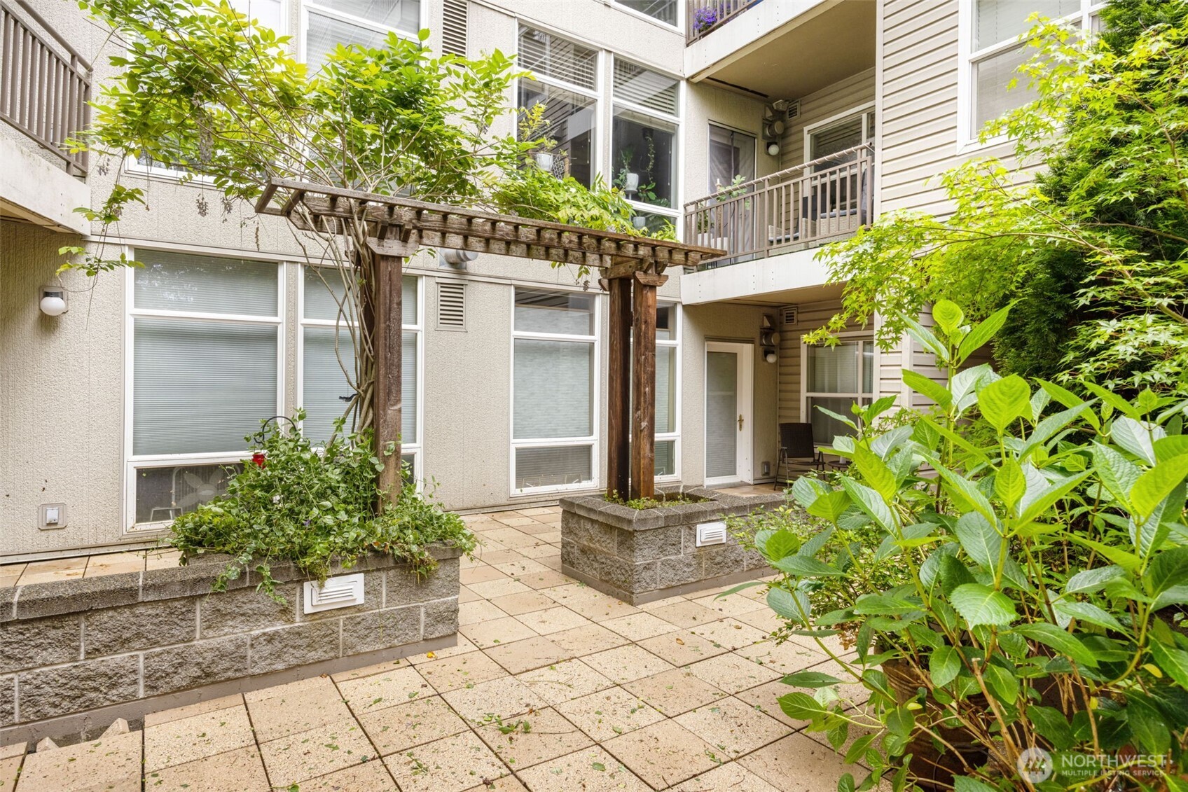 3221 SW Avalon Way Seattle WA 98126