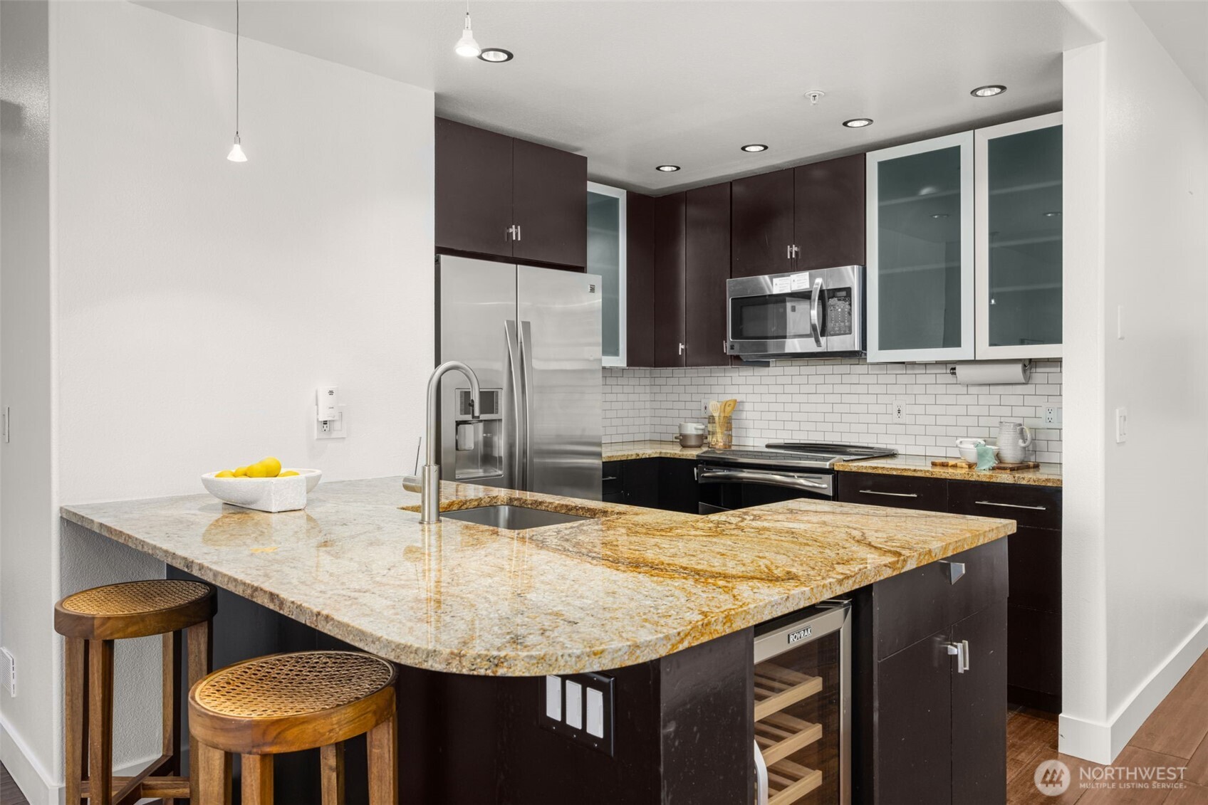 3221 SW Avalon Way Seattle WA 98126