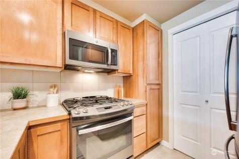 2607 Western Avenue Seattle WA 98121