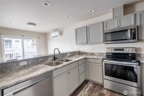 1651 SW Mulberry Oak Harbor WA 98277