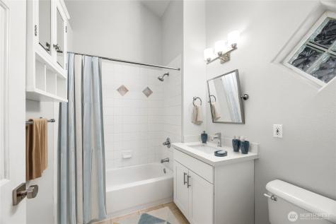 1709 18th Avenue Seattle WA 98122