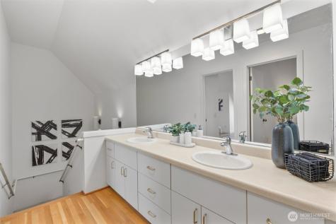 1401 5th Avenue W Seattle WA 98119