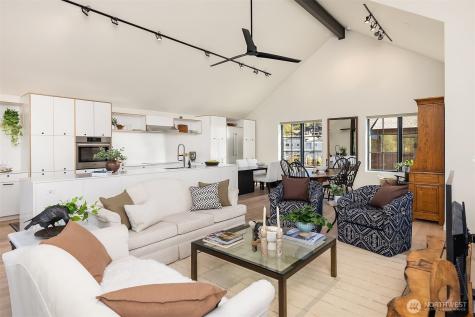 4565 Flying Goat Avenue NE Bainbridge Island WA 98110