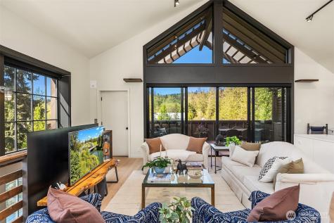 4565 Flying Goat Avenue NE Bainbridge Island WA 98110