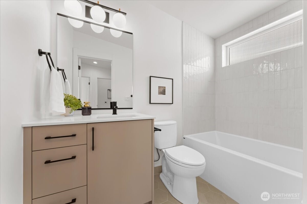 4118 Burke Avenue N Seattle WA 98103