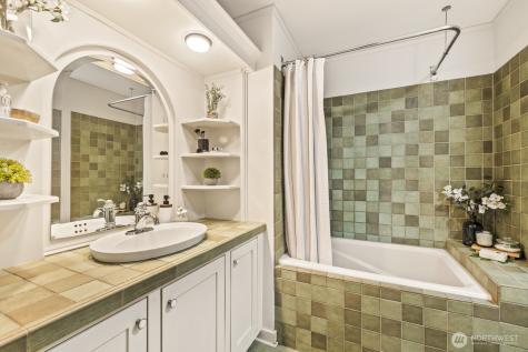 2350 10th Avenue E Seattle WA 98102