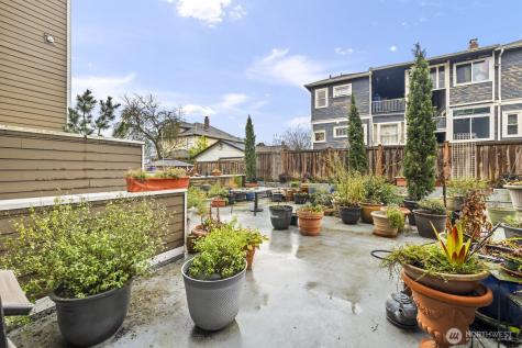 2350 10th Avenue E Seattle WA 98102