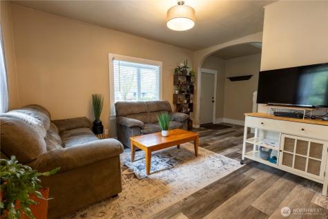 1088 Beach Avenue Marysville WA 98270