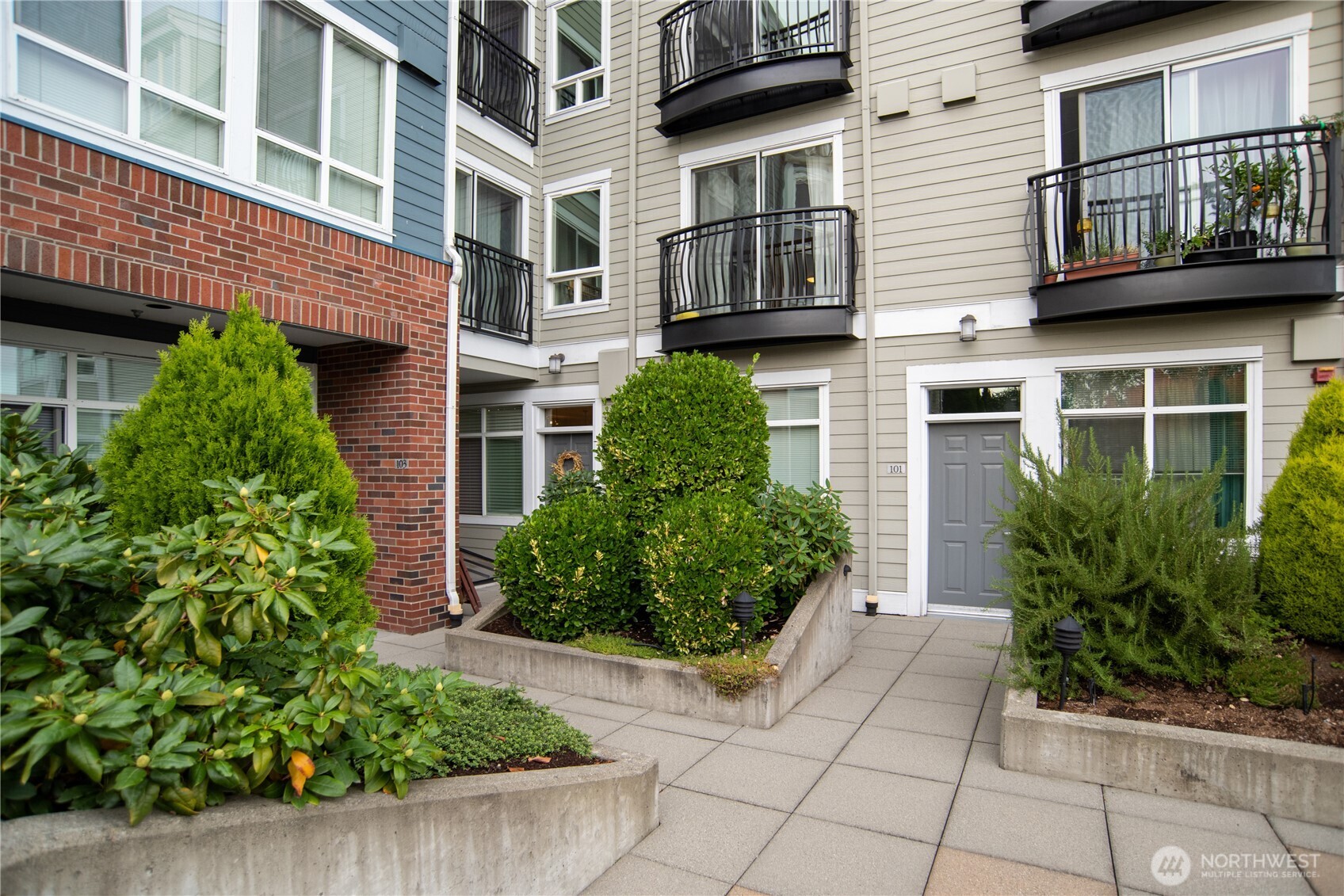 812 5th Avenue N Seattle WA 98109