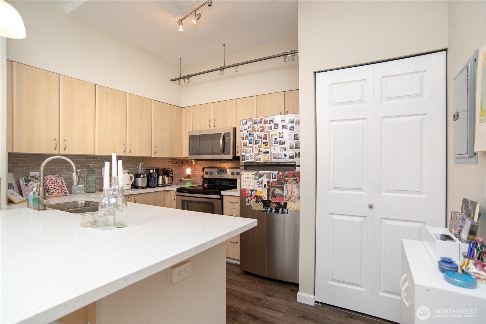 812 5th Avenue N Seattle WA 98109