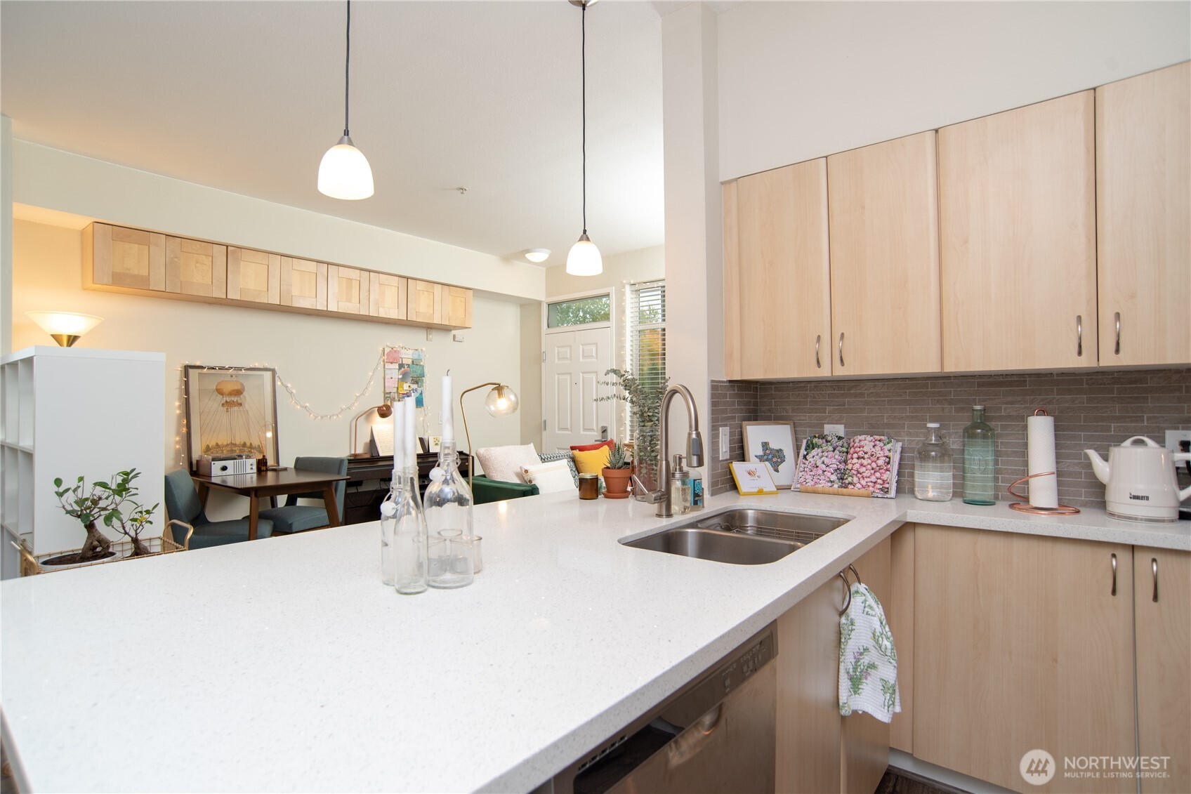 812 5th Avenue N Seattle WA 98109