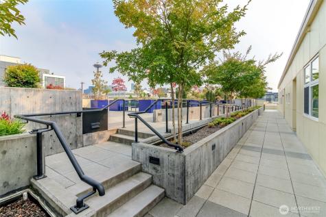 17 W Mercer Street Seattle WA 98119