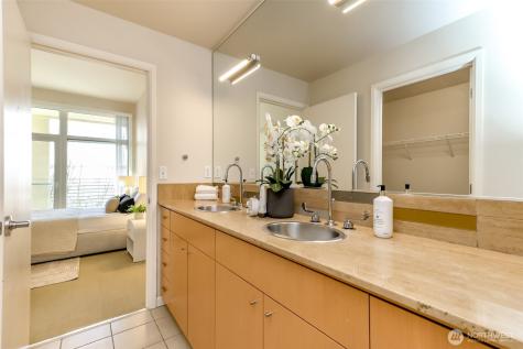 17 W Mercer Street Seattle WA 98119