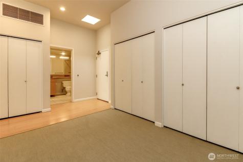 17 W Mercer Street Seattle WA 98119