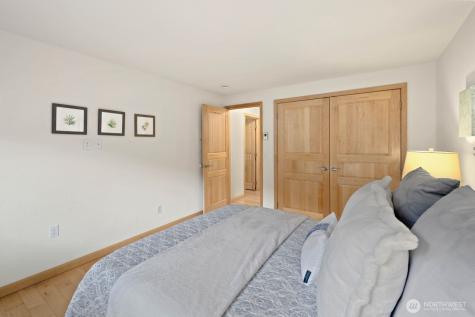 215 9th Street Kirkland WA 98033