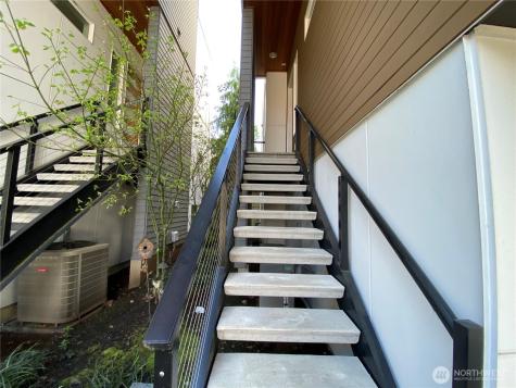 213 4th Court S Kirkland WA 98033