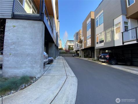 213 4th Court S Kirkland WA 98033