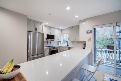 215 20th Avenue E Seattle WA 98112