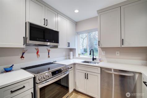 215 20th Avenue E Seattle WA 98112