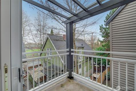 215 20th Avenue E Seattle WA 98112