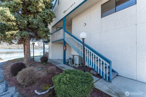 60 S Lakeshore Road Chelan WA 98816